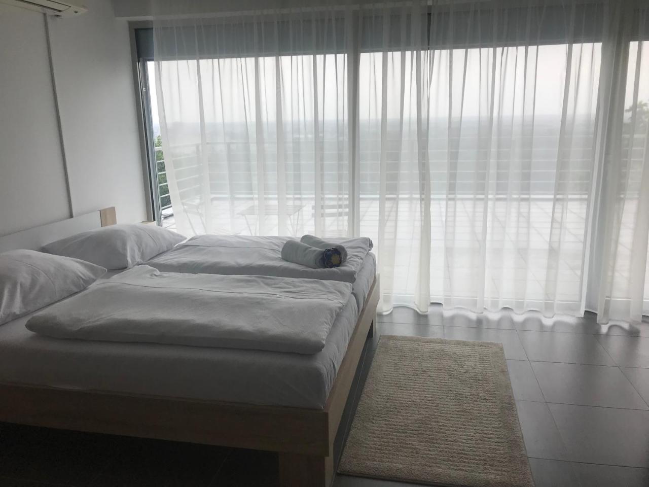 River View Residence Bratislava Bagian luar foto
