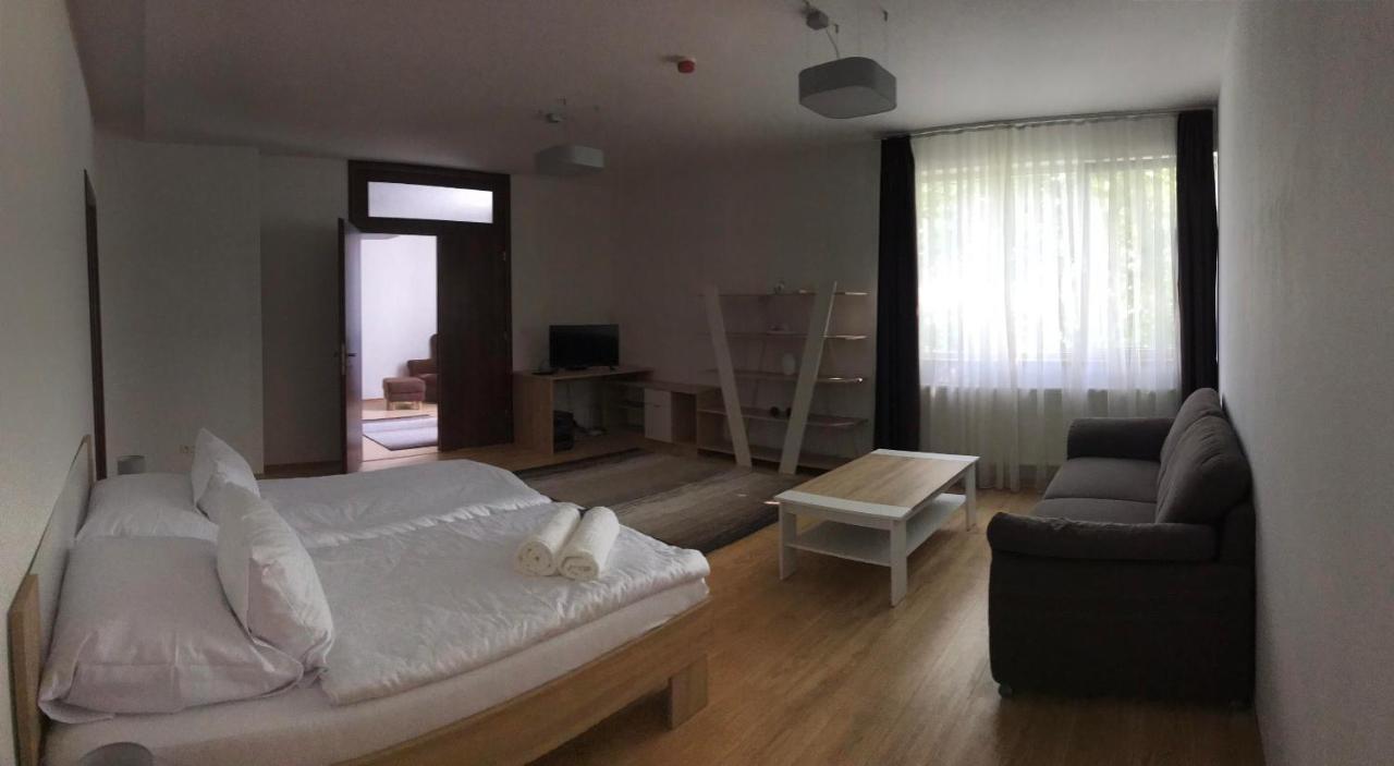 River View Residence Bratislava Bagian luar foto