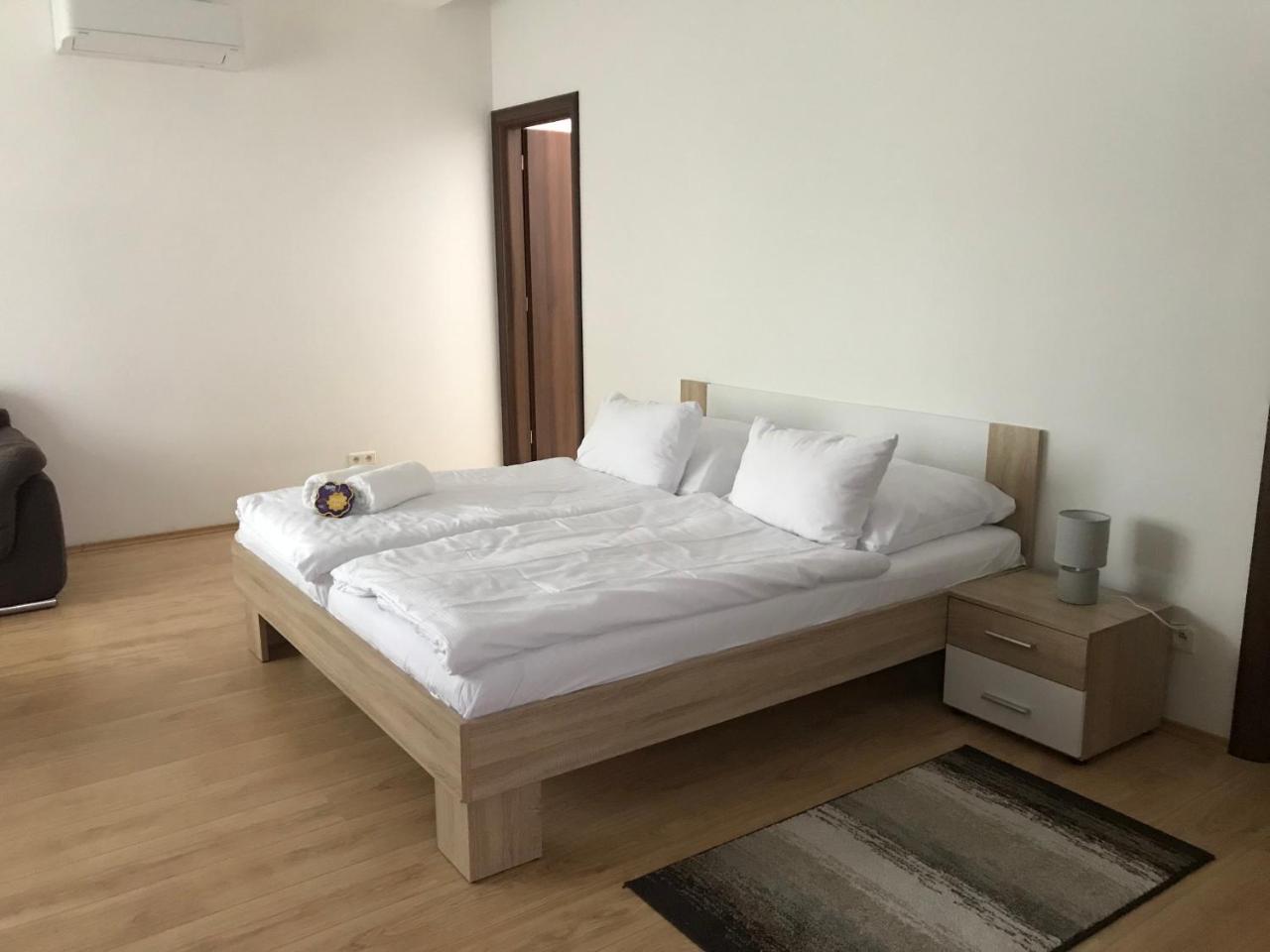 River View Residence Bratislava Bagian luar foto