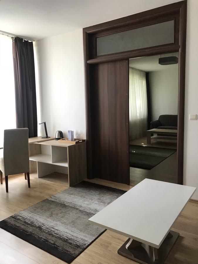 River View Residence Bratislava Bagian luar foto