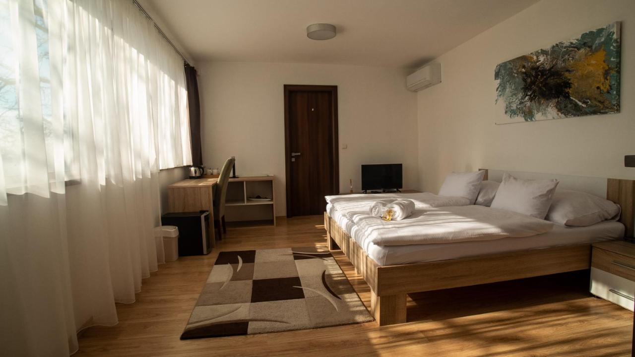 River View Residence Bratislava Bagian luar foto