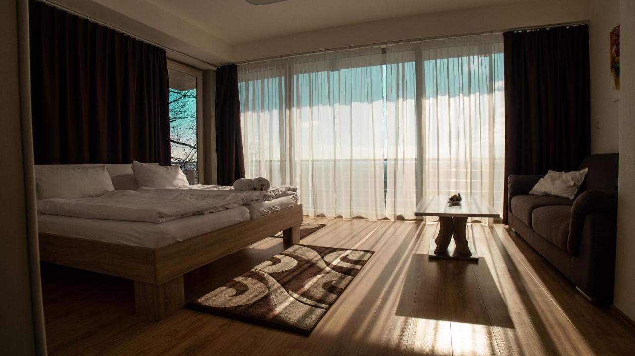 River View Residence Bratislava Bagian luar foto