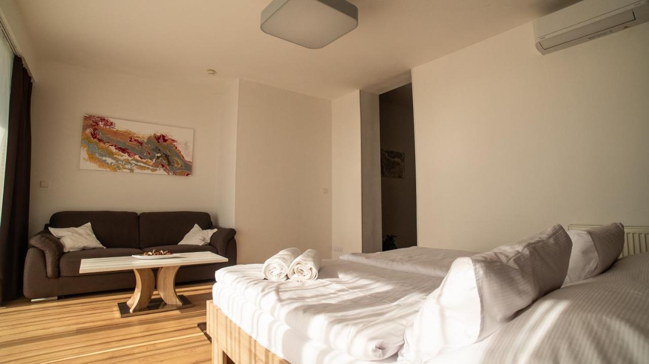River View Residence Bratislava Bagian luar foto