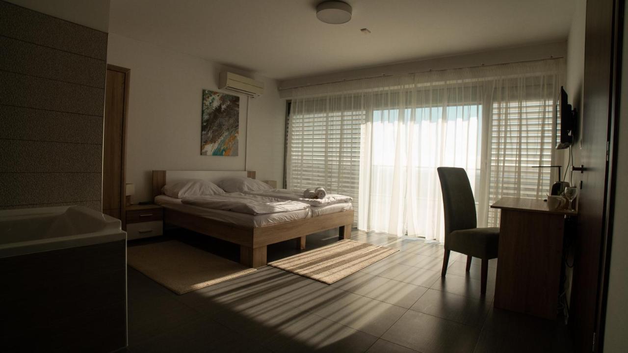 River View Residence Bratislava Bagian luar foto